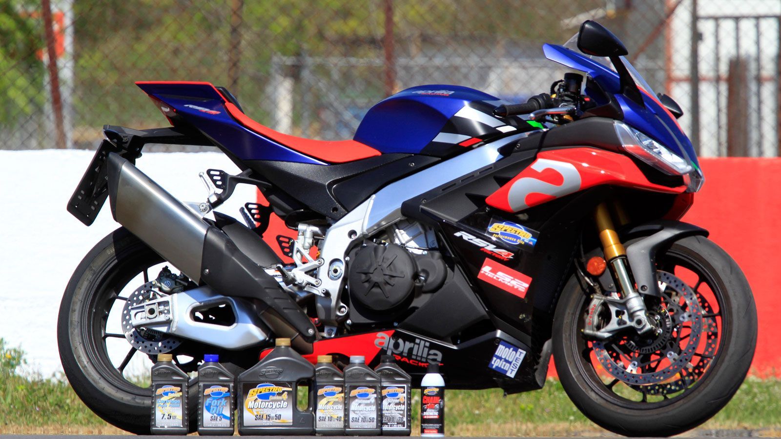 Ευχαριστούμε θερμά τις εταιρίες Perko με τα λιπαντικά Spectro και Α. Κιούπης & Σια ΟΕ με τα κράνη της LS2 για τη βοήθειά τους στην πραγματοποίηση της 