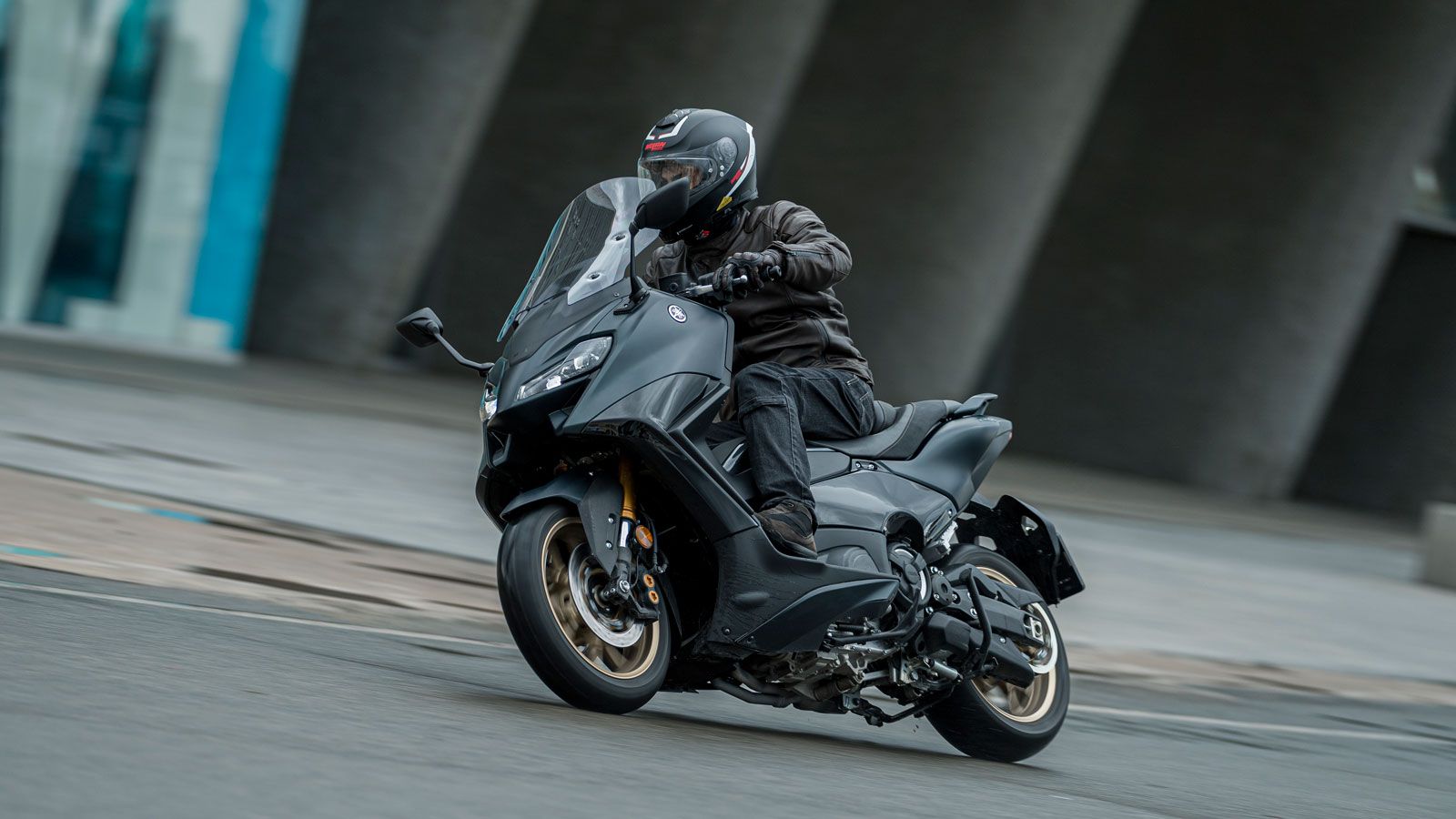 Οδηγούμε στην Ισπανία: Νέο Yamaha TMAX