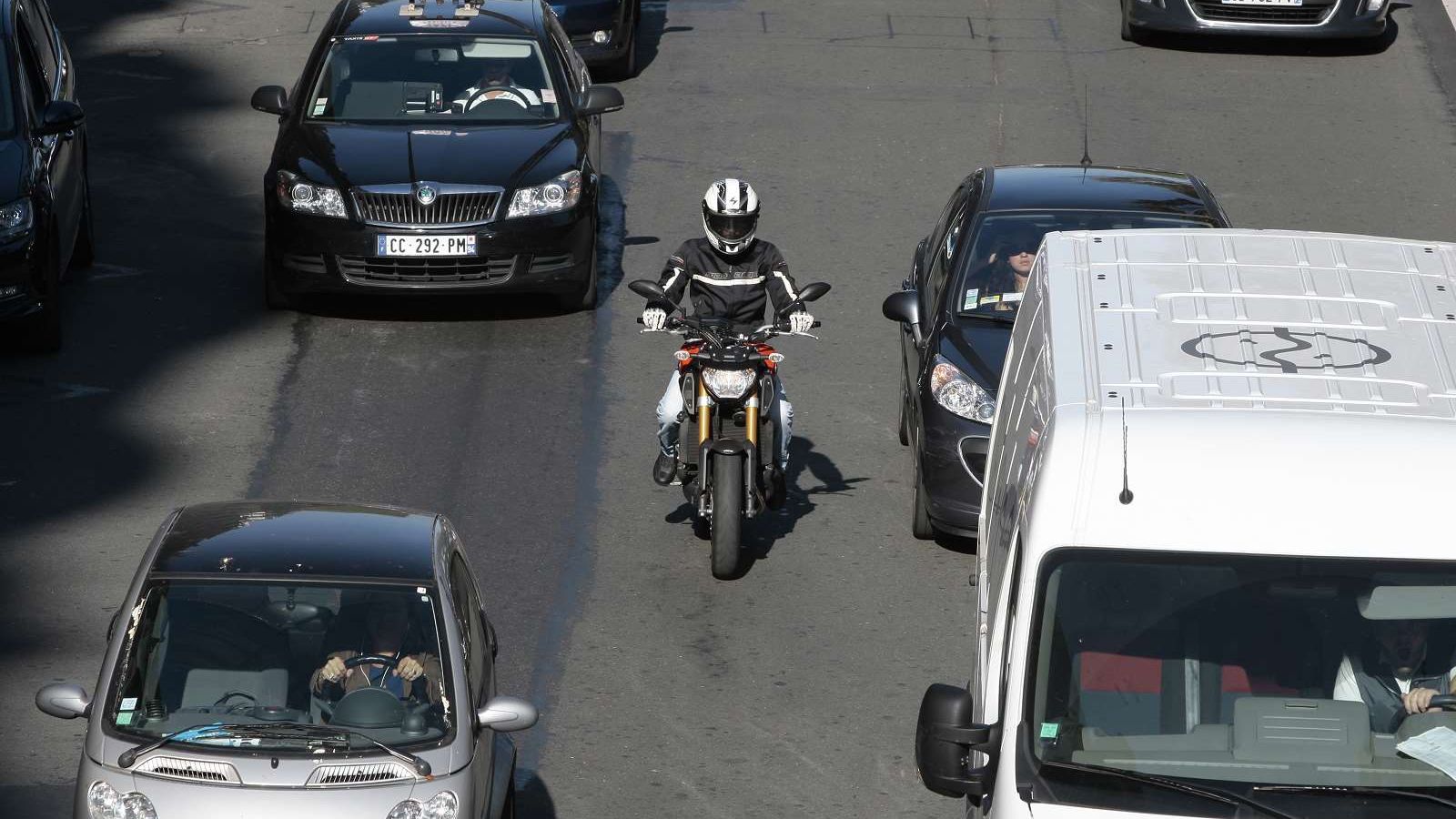 Στις σχολές οδηγών θα διδάσκονται βασικές αρχές ασφάλειας για την διήθηση, στην Γαλλία.