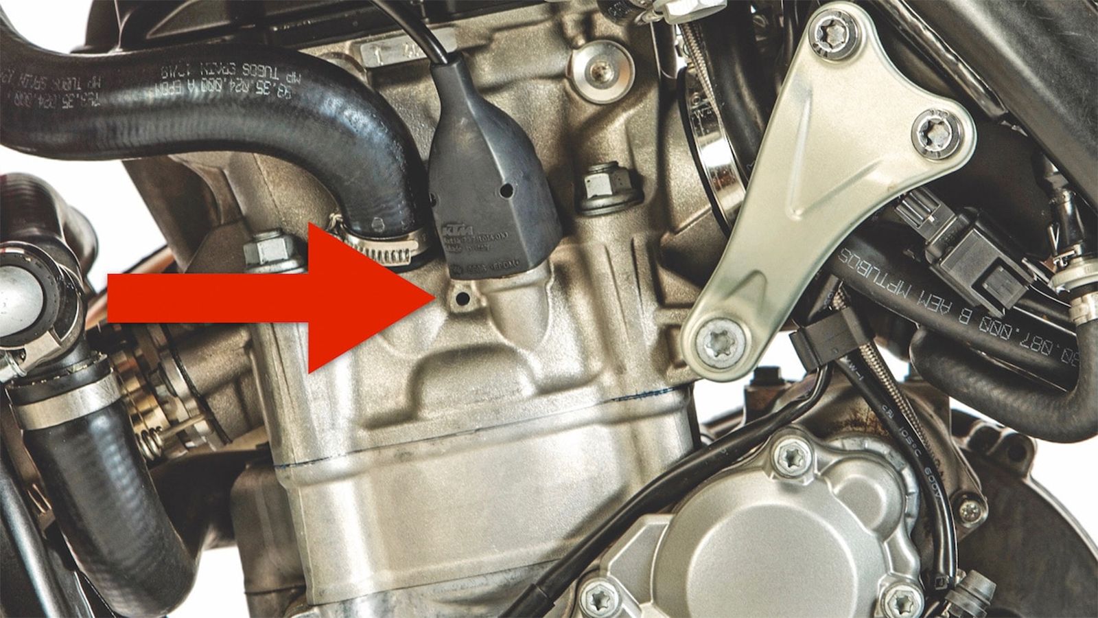 Τι είναι αυτή η τρύπα στο μοτέρ, που έχουν πολλές μοτοσυκλέτες;