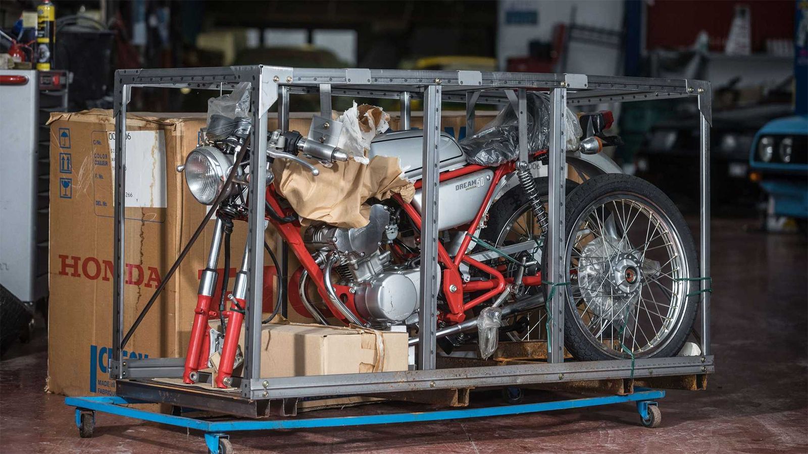 Η εν λόγω Honda CB50V Dream. 