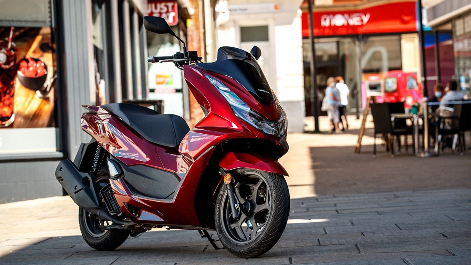 To Honda PCX διεκδικεί την κορυφή, στις ταξινομήσεις δικύκλων για το 2022.