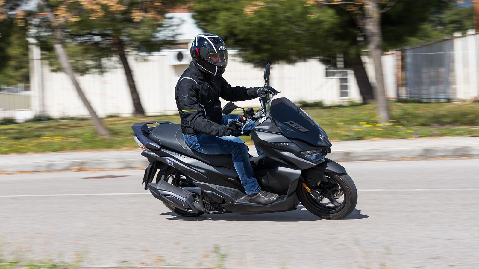 To Aprilia SR GT 125 απέναντι στον ανταγωνισμό