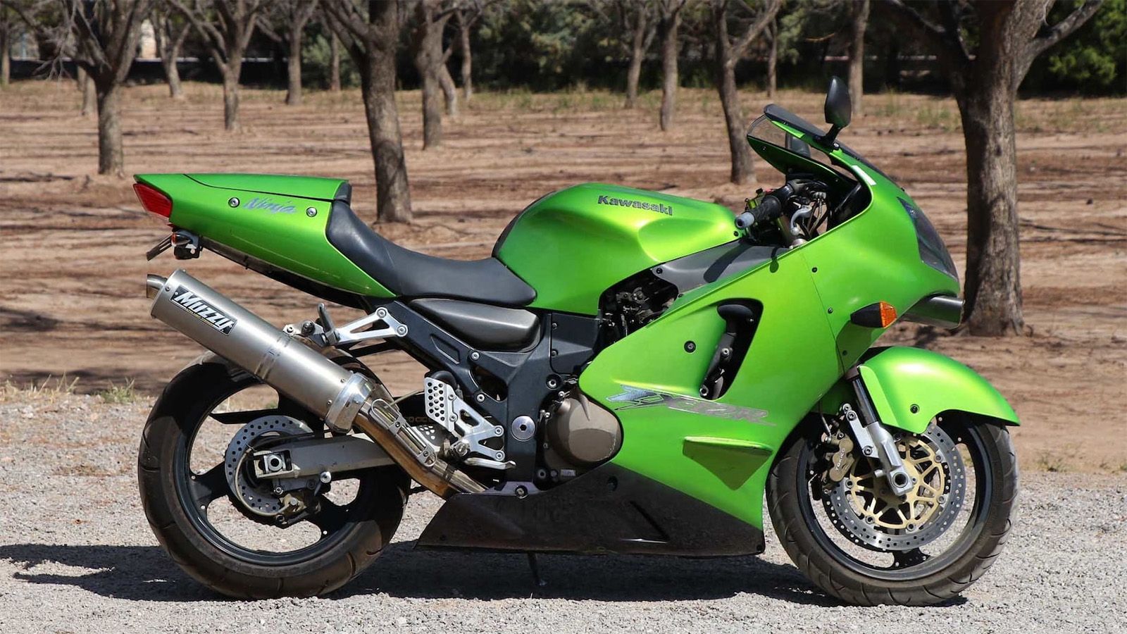 Μία Kawasaki ZX-12R σε χαρακτηριστική πράσινη απόχρωση.