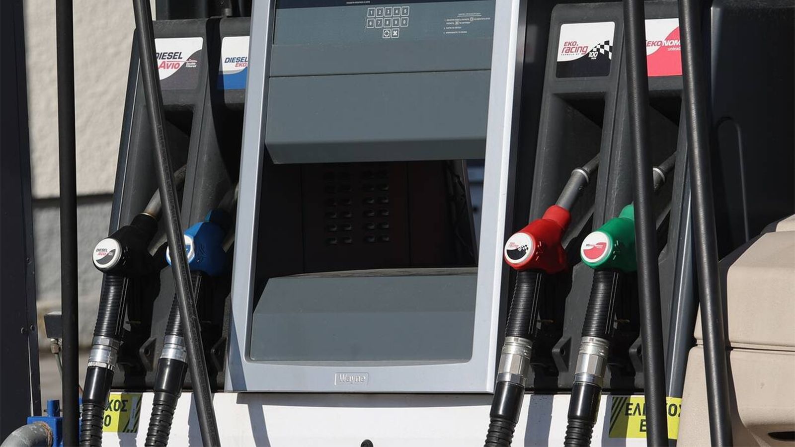 Έρχονται ανακοινώσεις για πλαφόν στα καύσιμα  .