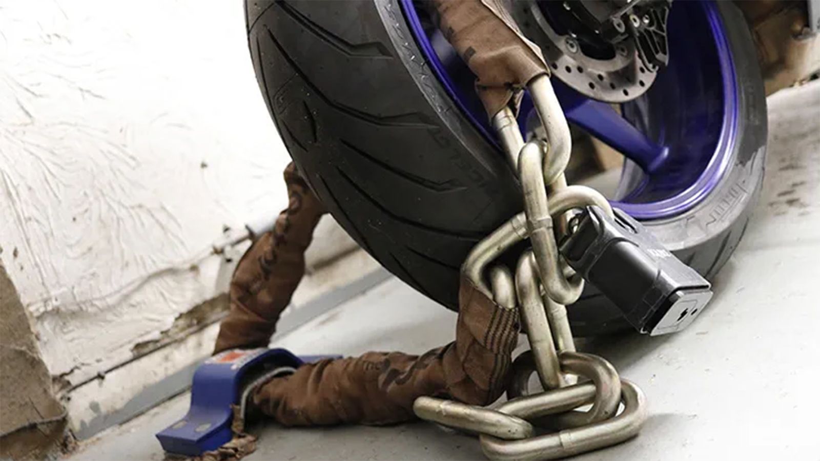 Μια αλυσίδα, καθιστά την μοτοσυκλέτσα λιγότερο πιθανό στόχο κλοπής από τα αυτοκίνητα!