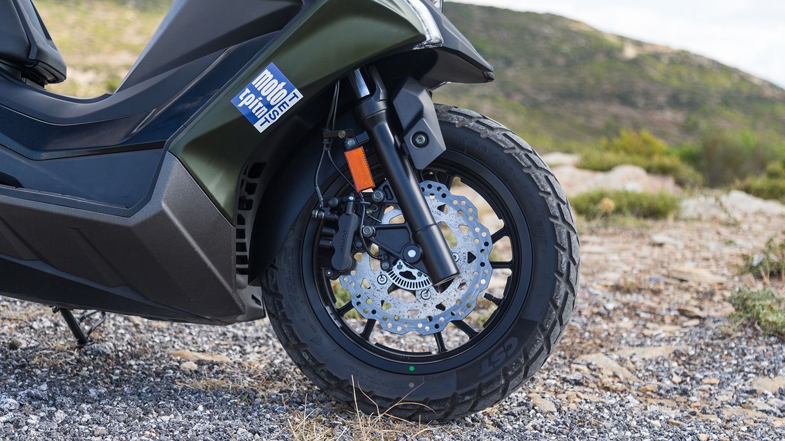 Τα φρένα είναι ισχυρά και με σωστή αίσθηση σε όλη τη διαδρομή της μανέτας, εμπνέοντας εμπιστοσύνη σε κάθε περιβάλλον.