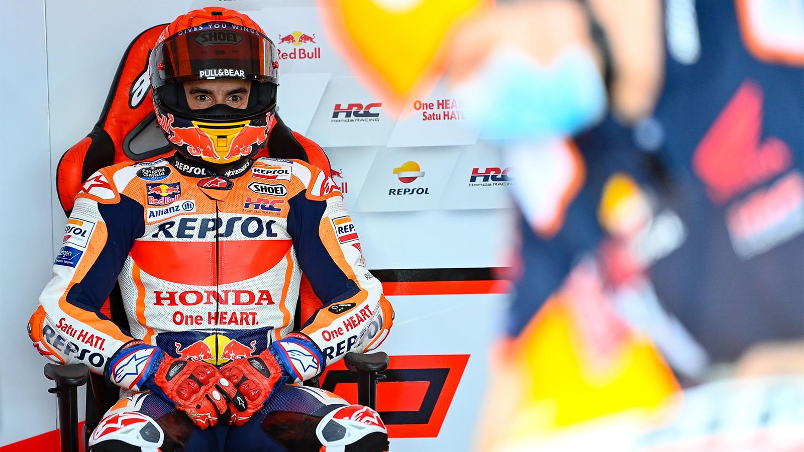 Ο Marc Marquez στο box του, στην Ινδονησία.