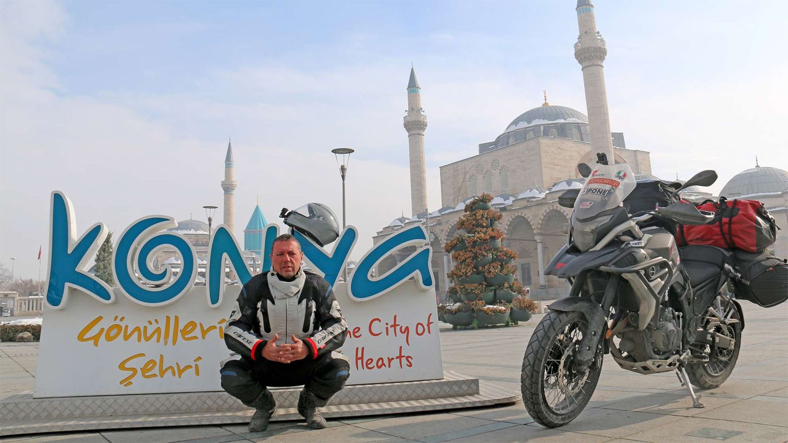 Φωτογραφικά στιγμιότυπα του Κωνσταντίνου Μητσάκη, από το μεγάλο του οδοιπορικό.