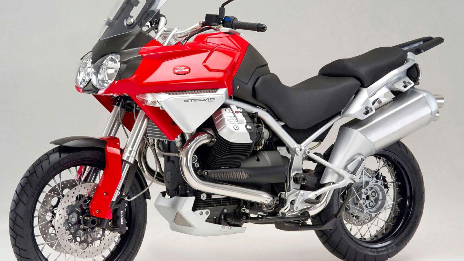 To... παλαίμαχο, πλέον, Moto Guzzi Stelvio 1200. 