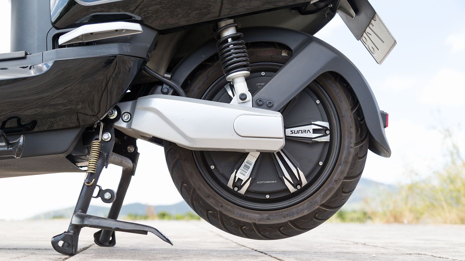 Ο ηλεκτροκινητήρας διπλής ισχύος των 3000 Watt φέρει την υπογραφή της Sunra.
