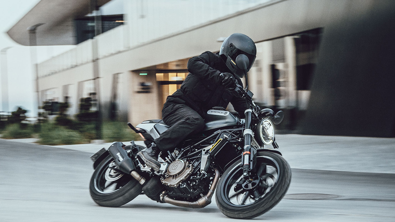 Μικρομεσαίες μοτοσυκλέτες με εμφάνιση που τα «σπάει»