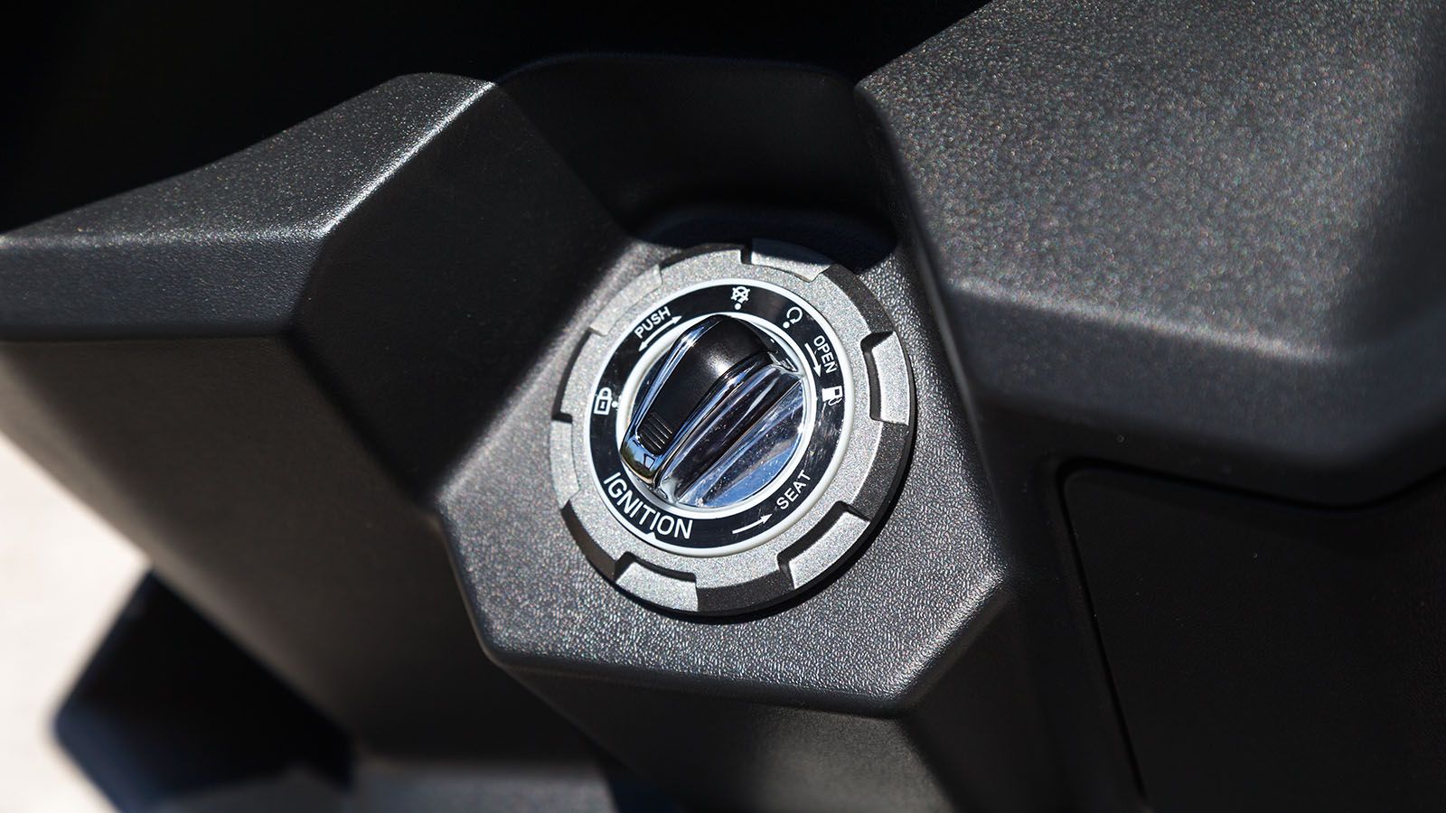 ο σύστημα keyless ολοκληρώνει το προφίλ ασφαλείας και πρακτικότητας.