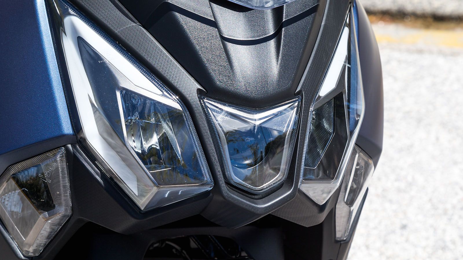 Ξεχωρίζει το μούτρο με τους διπλούς προβολείς