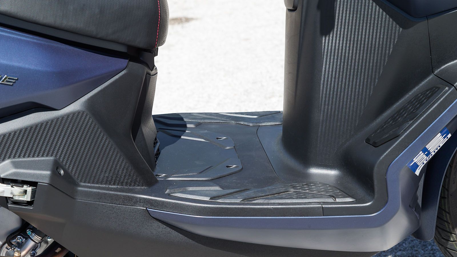 ο JOYRIDE 16 300 προσφέρει εξαιρετικό επίπεδο εργονομίας με επίπεδο πάτωμα για άνετη επιβίβαση.