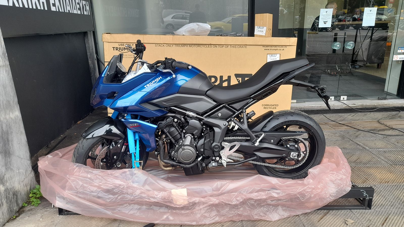 Triumph Tiger Sport 660 Unboxing: Έφτασε στην Ελλάδα (video)