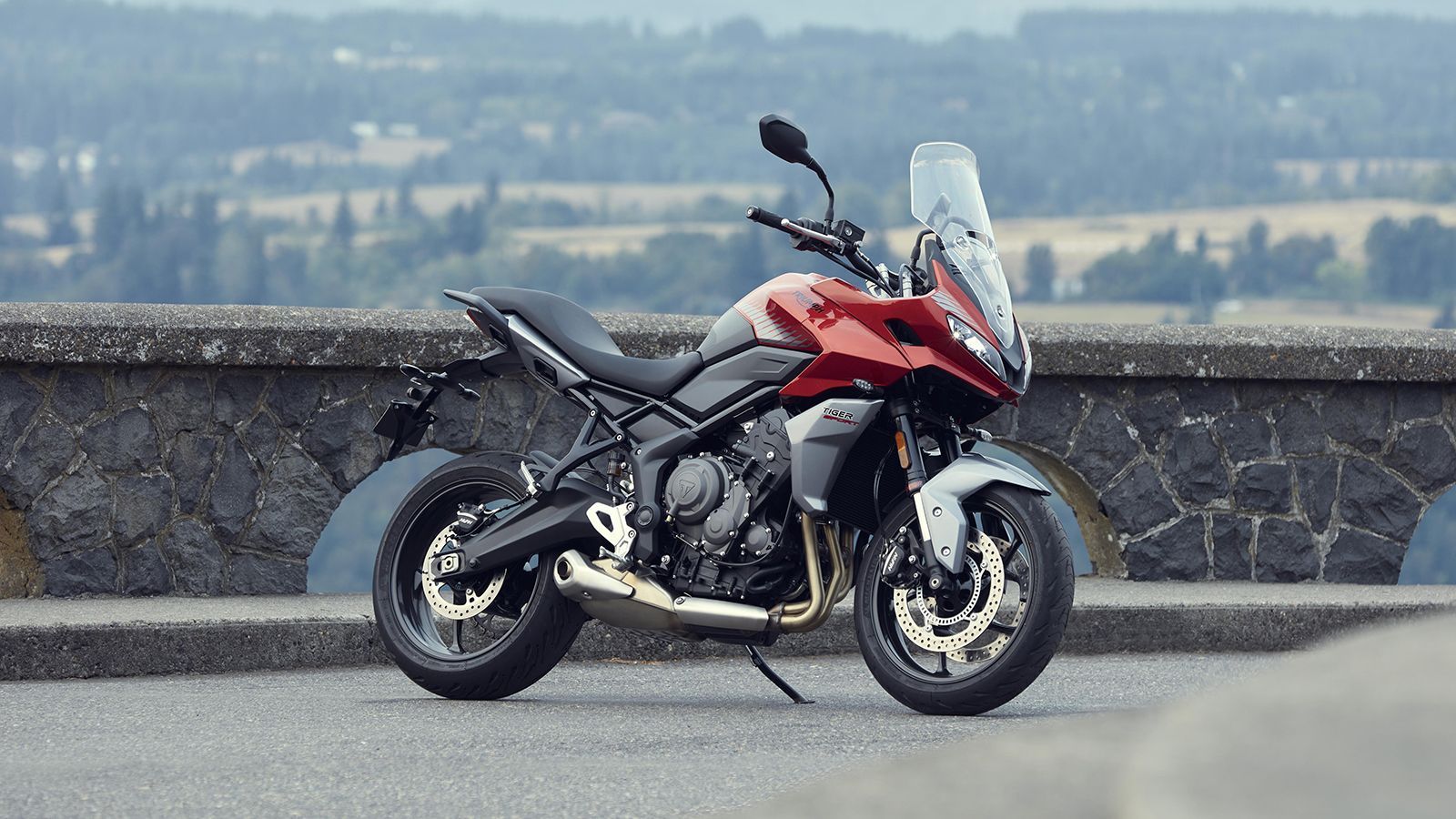 Triumph Tiger 660: Τρικύλινδρη με πλούσιο εξοπλισμό