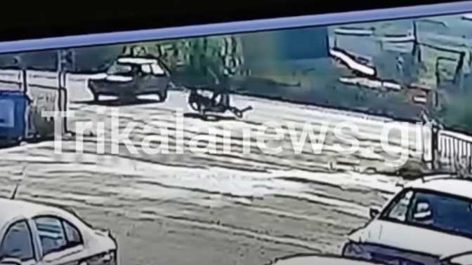 Τροχαίο με εγκατάλειψη μοτοσυκλετιστή στα Τρίκαλα (+ Video)