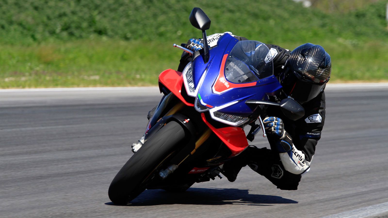 Στις εξόδους νιώθεις ότι κλέβεις εκκλησία…την ώρα που μέσα από το κράνος εξυμνείς τους μηχανικούς του Noale.