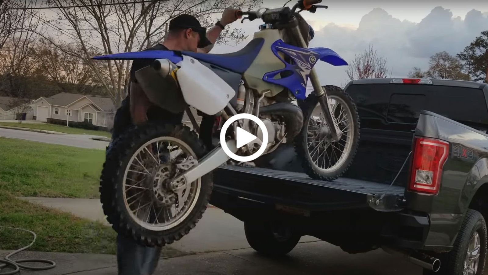 VIDEO: Φόρτωμα μοτοσυκλέτας χωρίς ράμπες