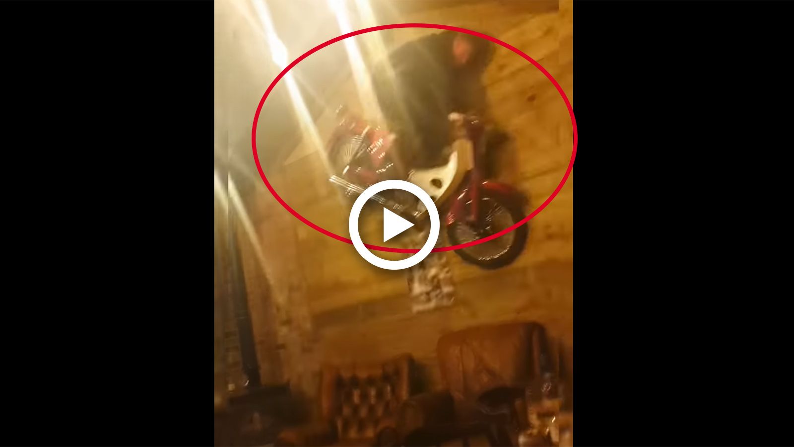 VIDEO: Πήγε να βάλει μπροστά το... διακοσμητικό παπί! 