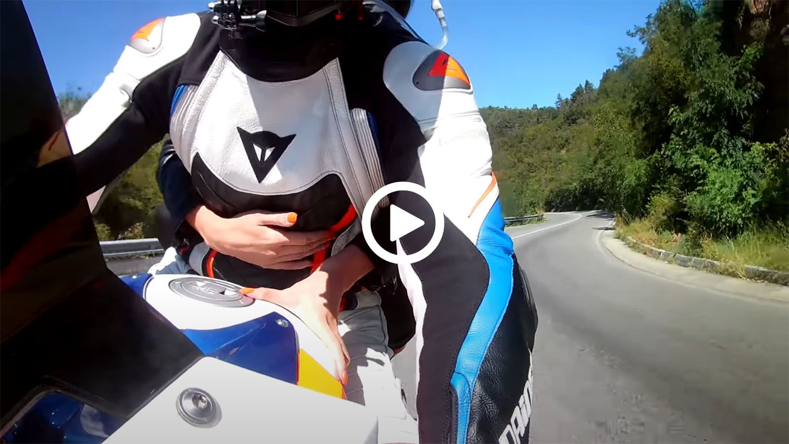 VIDEO: Όταν είσαι κοπέλα και ψάχνεις πώς να κρατηθείς σε ένα superbike 