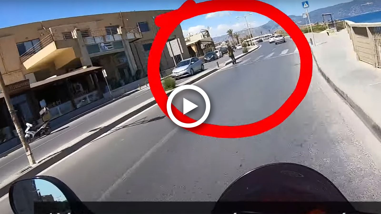 VIDEO: Όταν «αλωνίζεις» με ηλεκτρικό πατίνι χωρίς να κοιτάς πουθενά