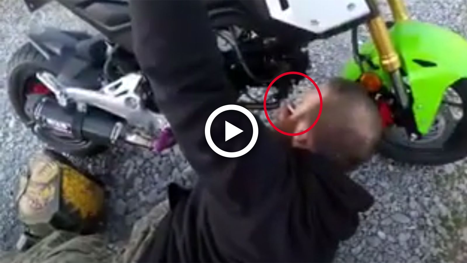 VIDEO: Ο άλλος άναψε τσιγάρο στην εξάτμιση του Grom!