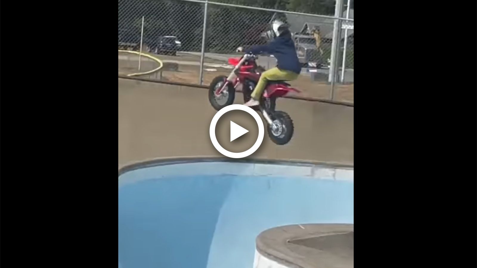 VIDEO: Αυτός ο πιτσιρίκος κάνει το μηχανάκι του Ο,ΤΙ ΘΕΛΕΙ!