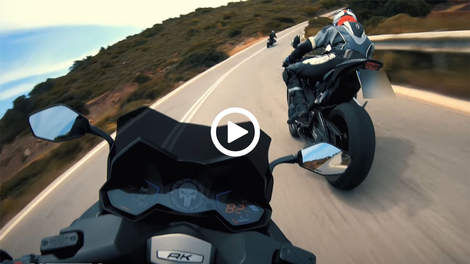 VIDEO: «Τιμωρός» με AK550 εναντίον CBR1000 στο Σούνιο