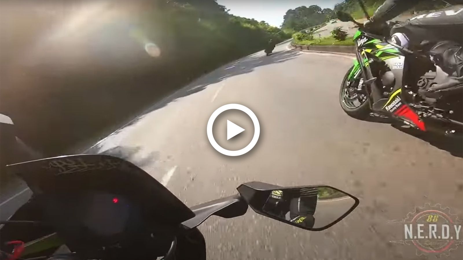 VIDEO: Τύπος με RC390 κάνει ανελέητη πλάκα σε ZX-10R