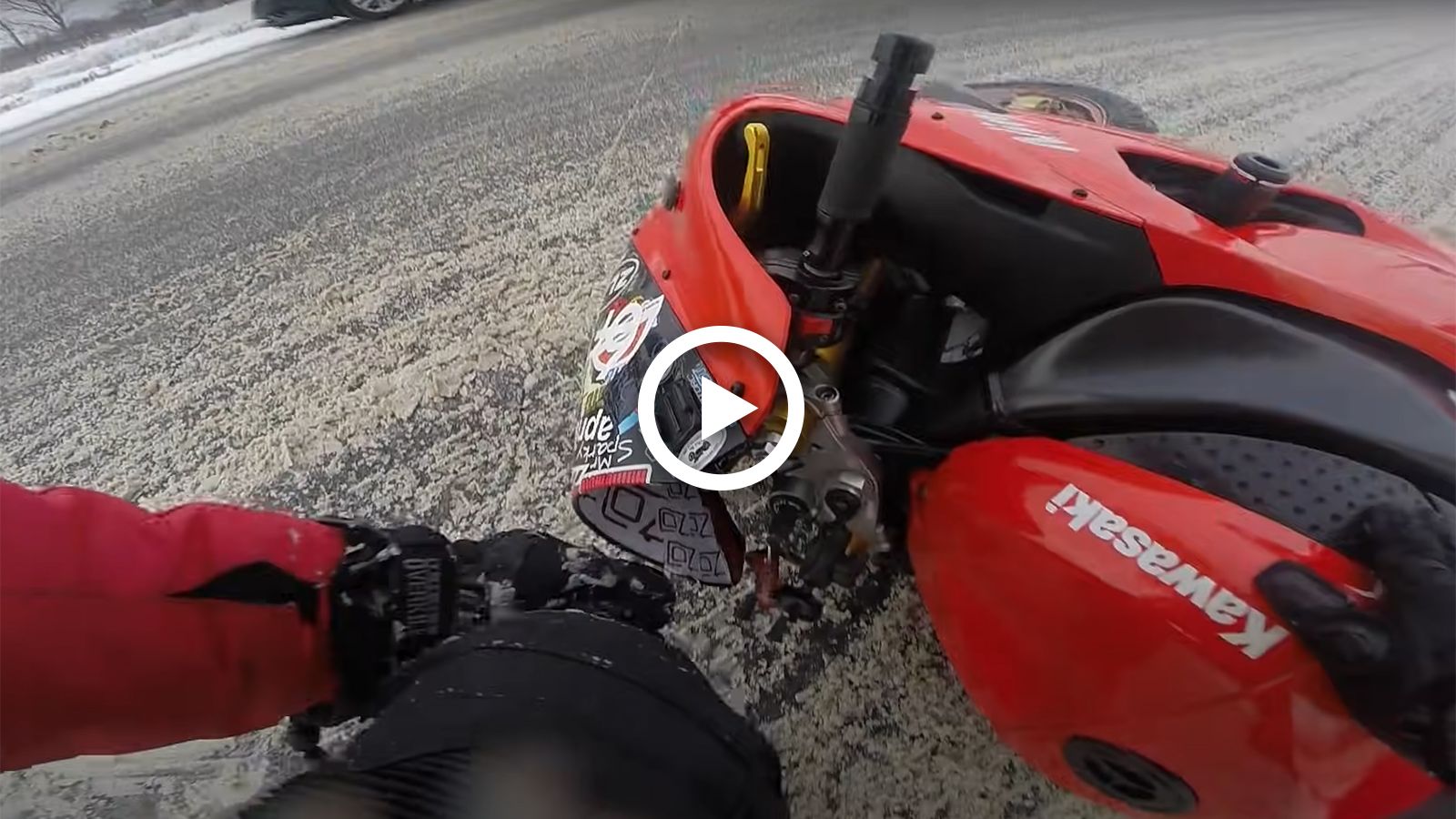 VIDEO: Βγήκε με το 600άρι στα χιόνια και... ξάπλωσε. 