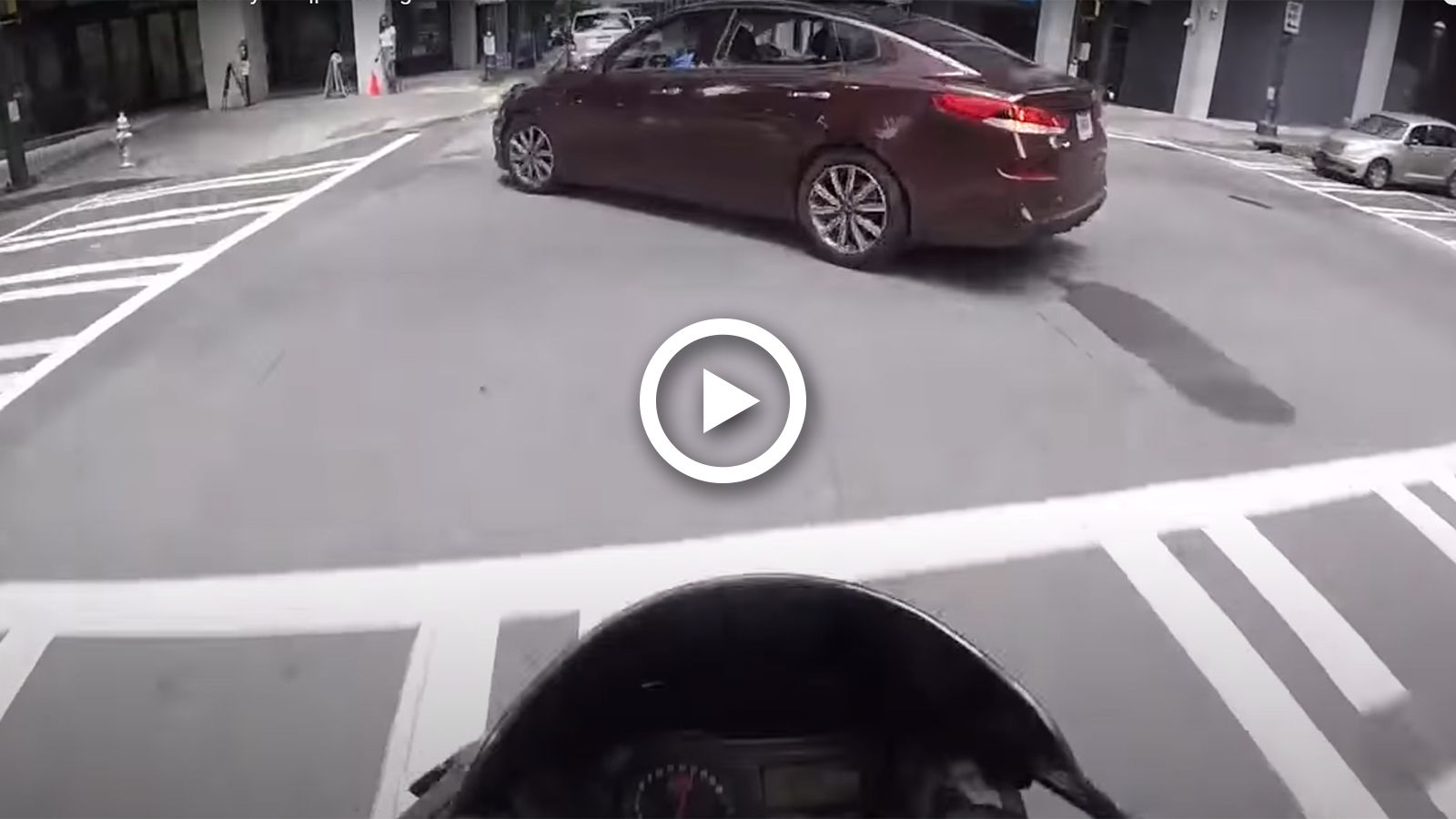 VIDEO: Αυτό το τρακάρισμα μπορούσε να έχει αποφευχθεί