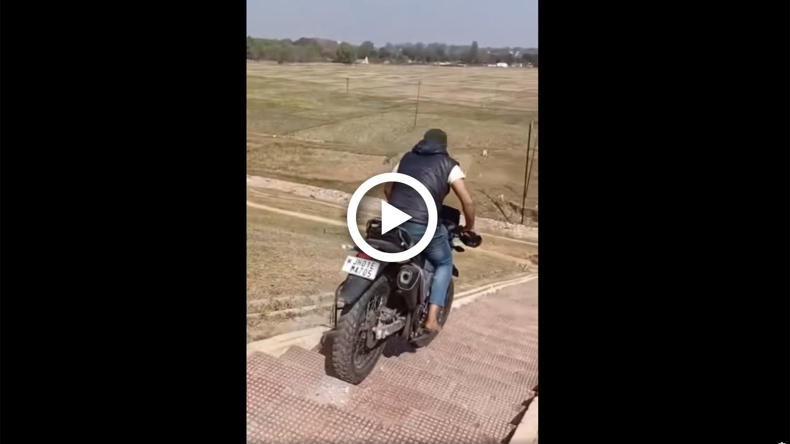 VIDEO: Που πας ξυπόλητος στην σκάλα με μοτοσυκλέτα; 