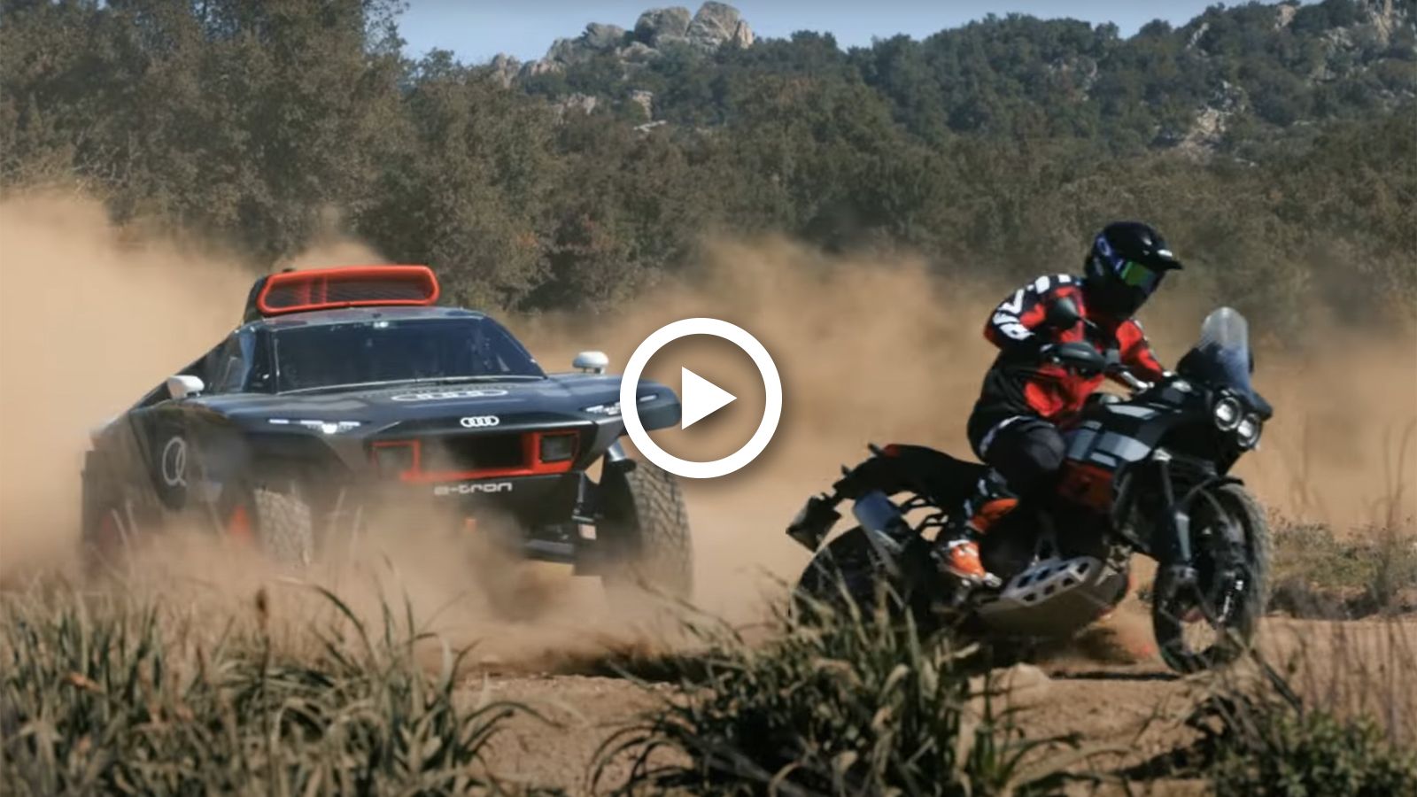 VIDEO: Πίνοντας το αίμα του Desert Sled σε μια χωμάτινη πίστα