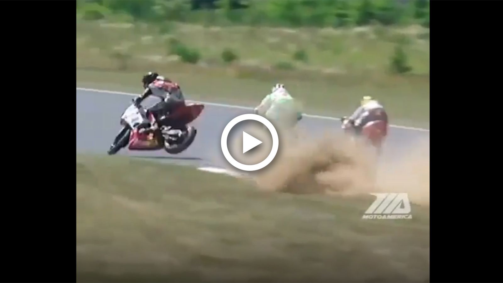 VIDEO: Απίστευτη πτώση σε αγώνα στο MotoAmerica!