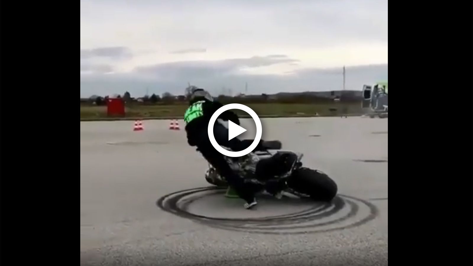 VIDEO: Όταν... ζαλίζεσαι από τα άλογα και τις φιγούρες! 