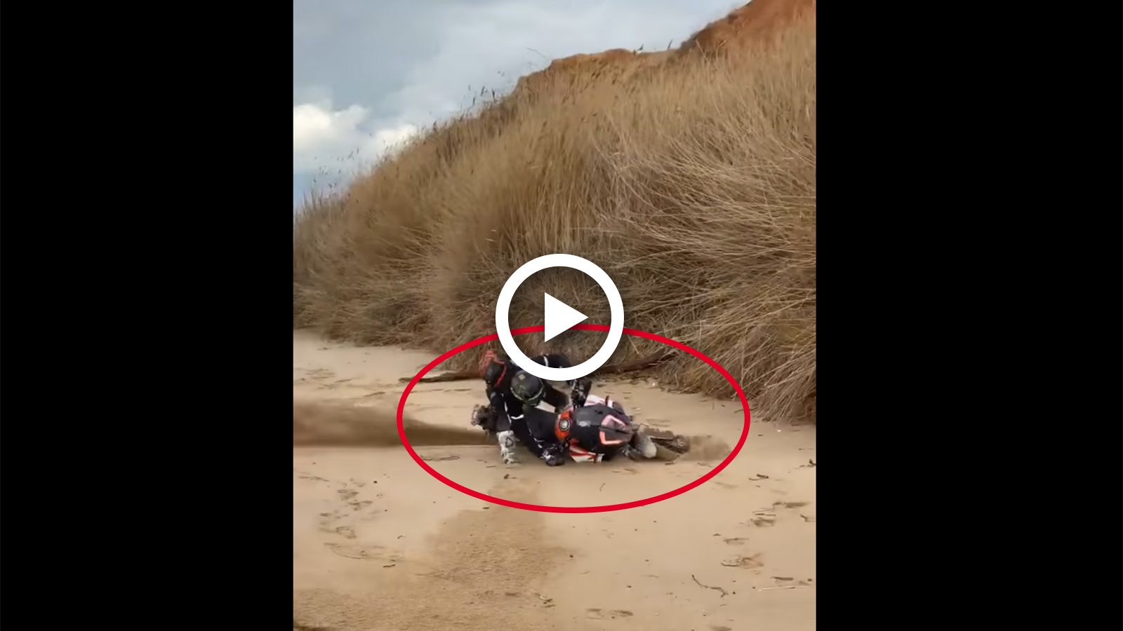 VIDEO: «Παλεύοντας» στην άμμο με ένα θηρίο adventure