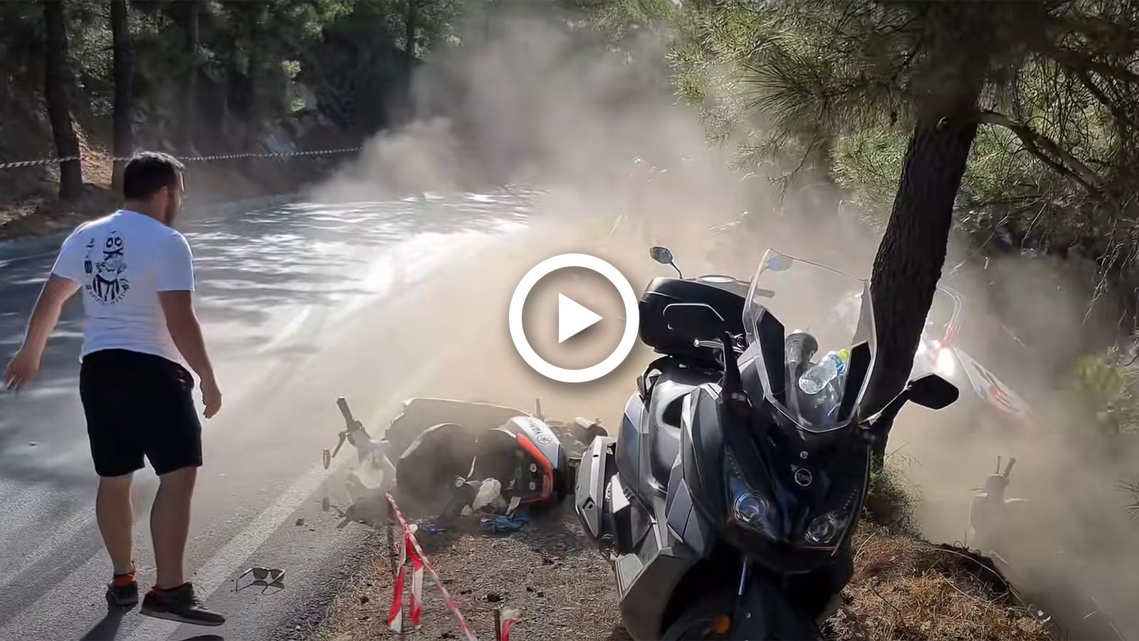 VIDEO: Ατύχημα στην ανάβαση Πορταριάς - Αυτοκίνητο έπεσε στο κοινό