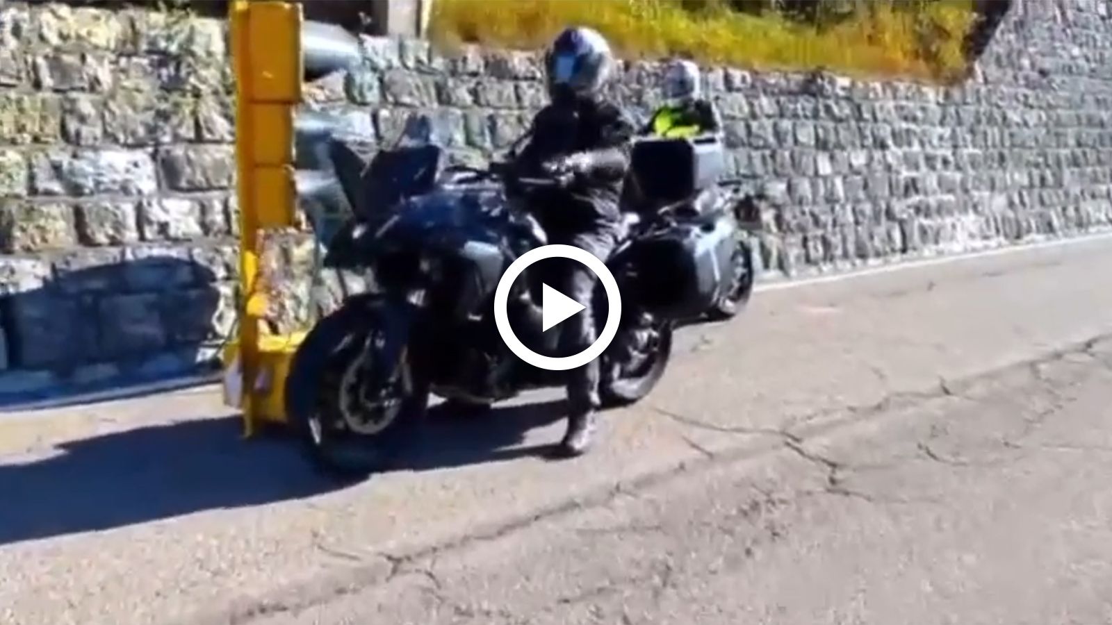 VIDEO: Το BMW R 1300 GS πιάστηκε στα πράσα! 
