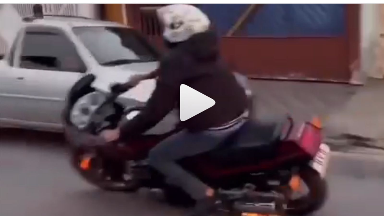 VIDEO: Αναβάτης κάνει «καραγκιοζιές» για χάρη της κάμερας