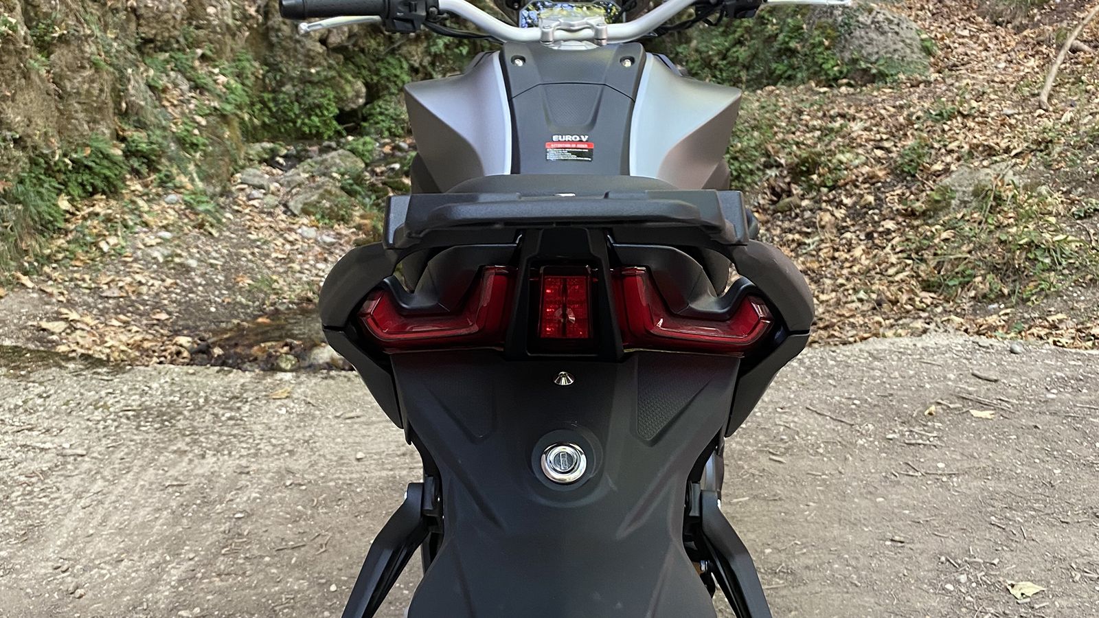 Το πίσω φανάρι του Voge 500DS.