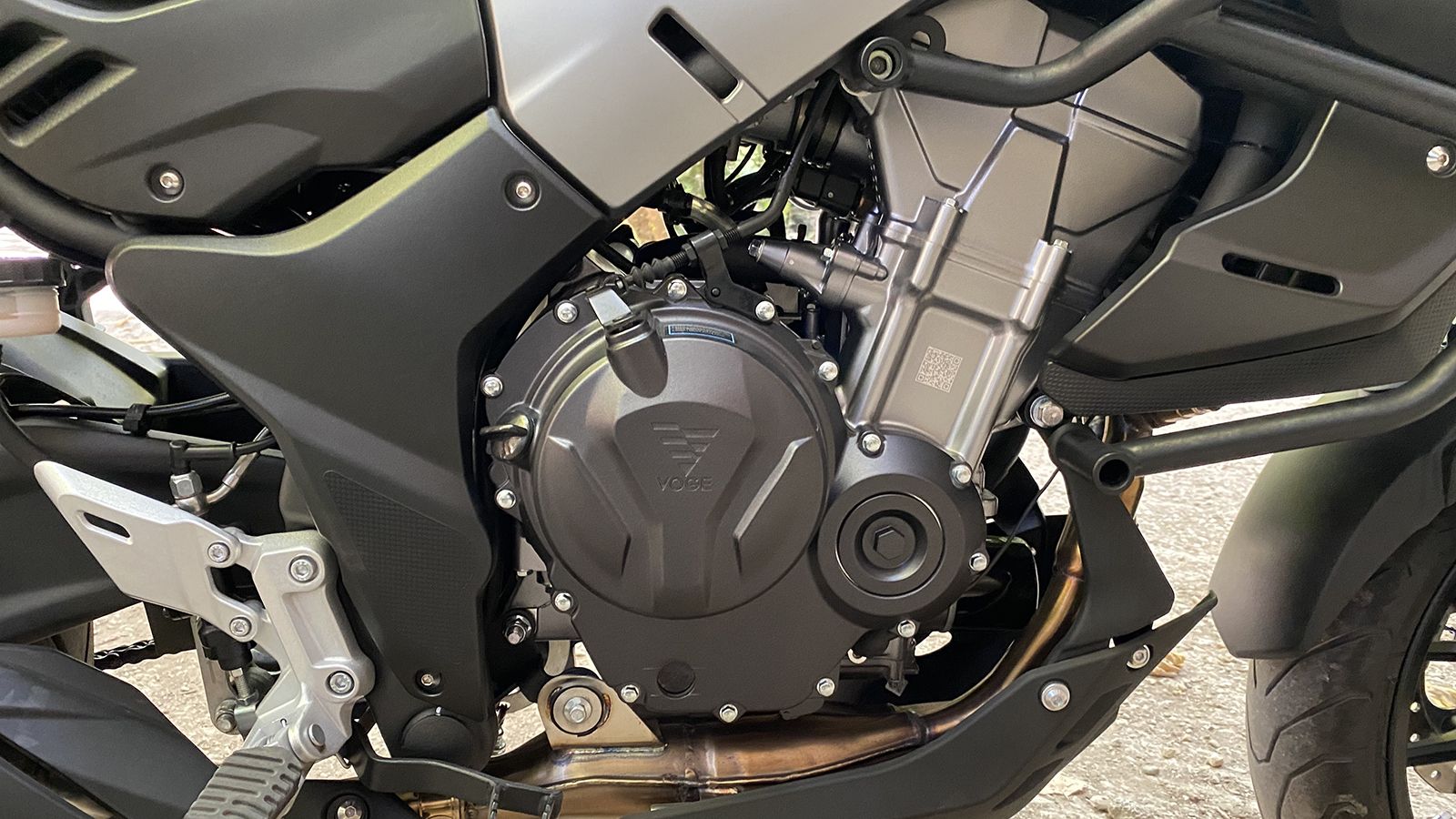 Το Ds κινείται από ένα δικύλινδρο σε σειρά υγρόψυκτο κινητήρα χωρητικότητας 471 κυβικών εκατοστών, που αποδίδει 47 ίππους στις 8.500 στροφές και ροπή 