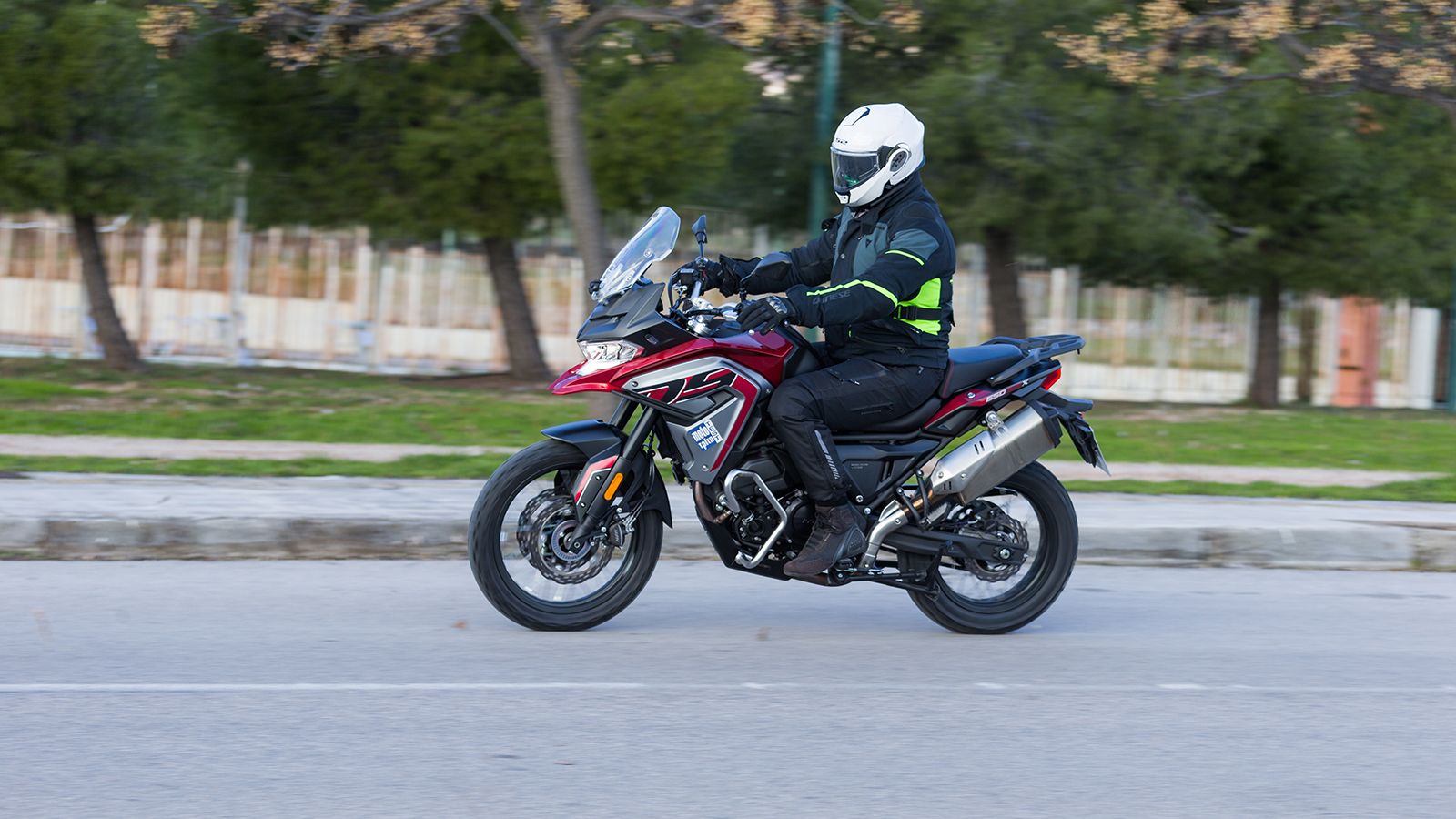 Voge 650DSX - Test: Το υπερδραστήριο! 