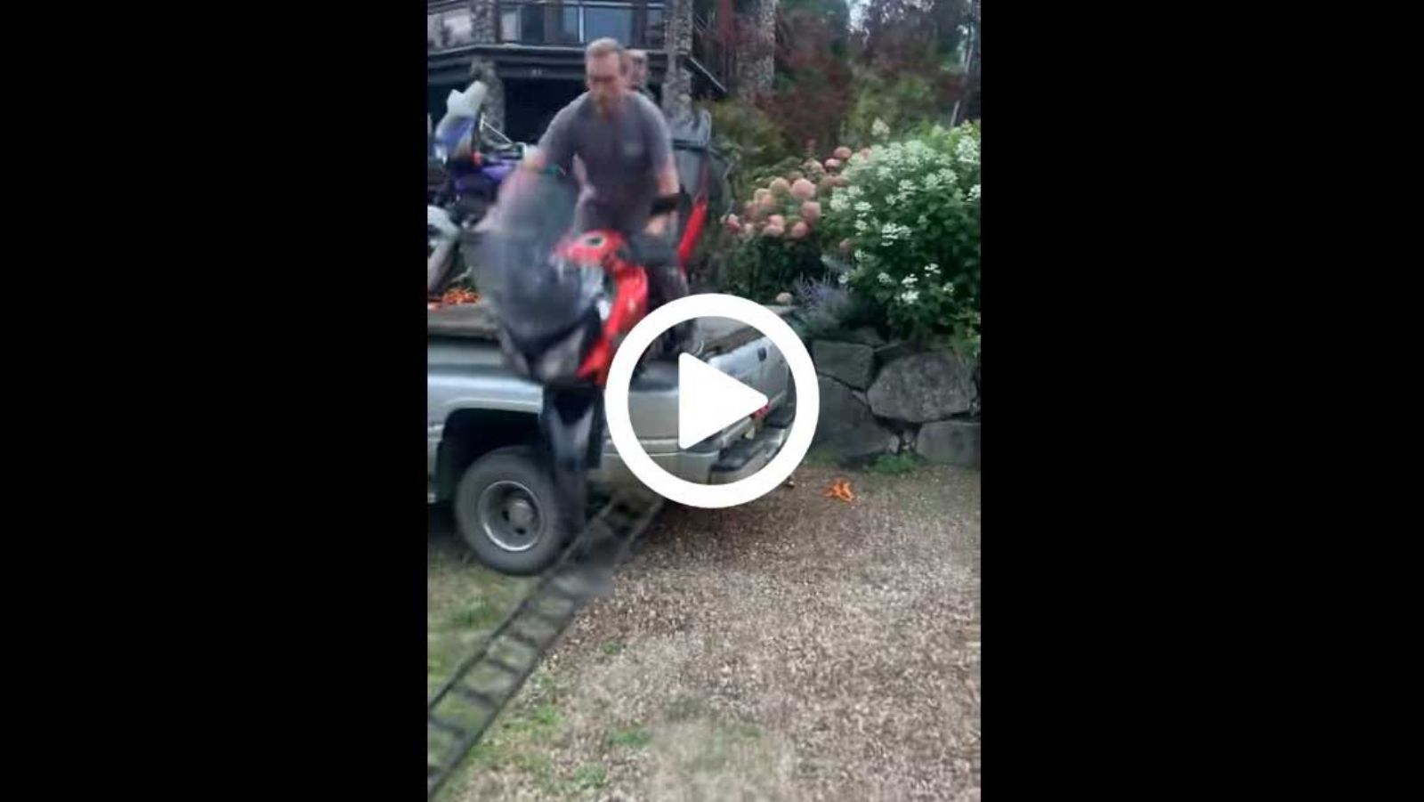 VIDEO: Αποτυχημένο ξεφόρτωμα V-Strom