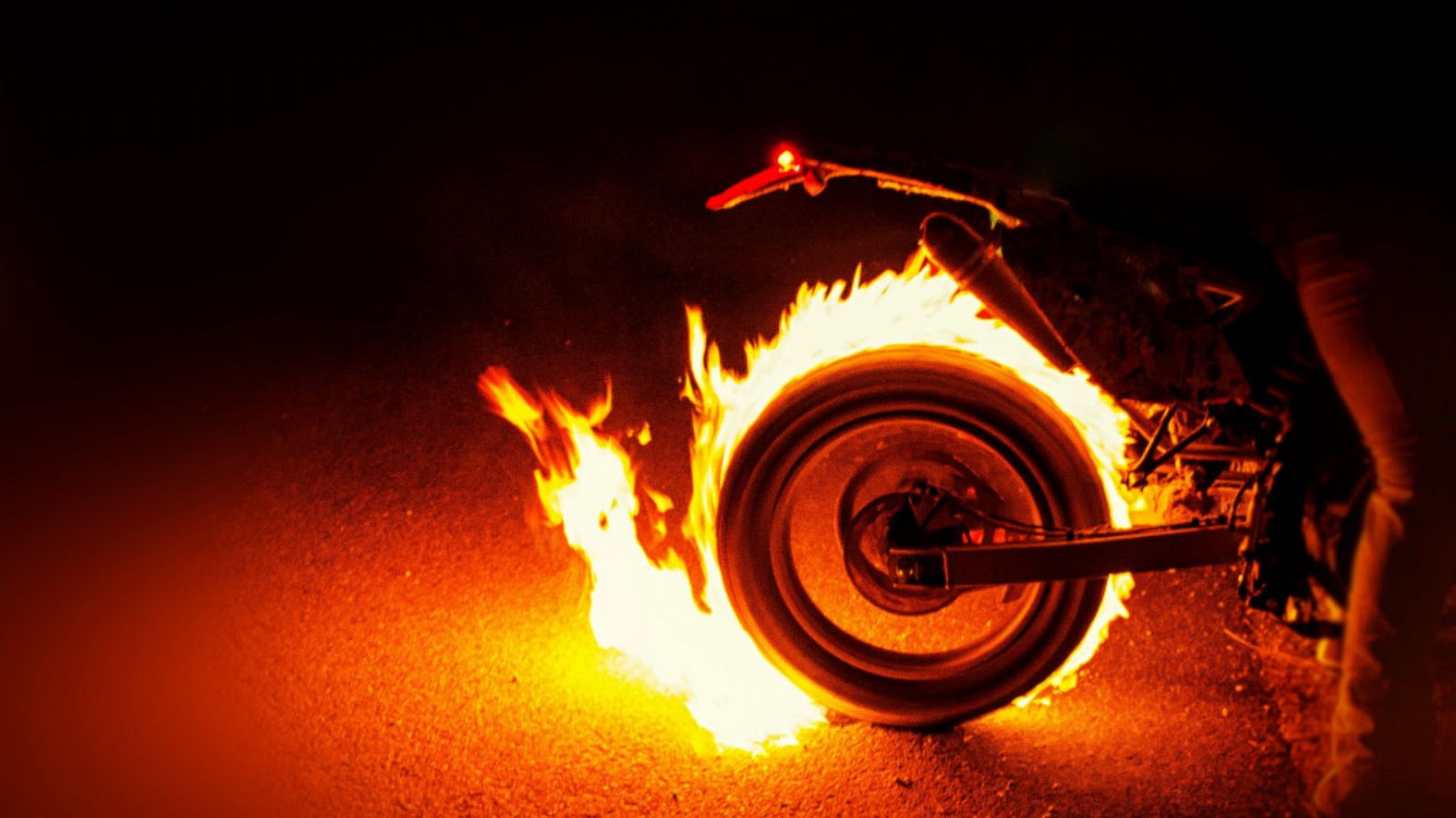 Τι δεν πρέπει να κάνεις ποτέ σε ένα ελαστικό μοτοσυκλέτας