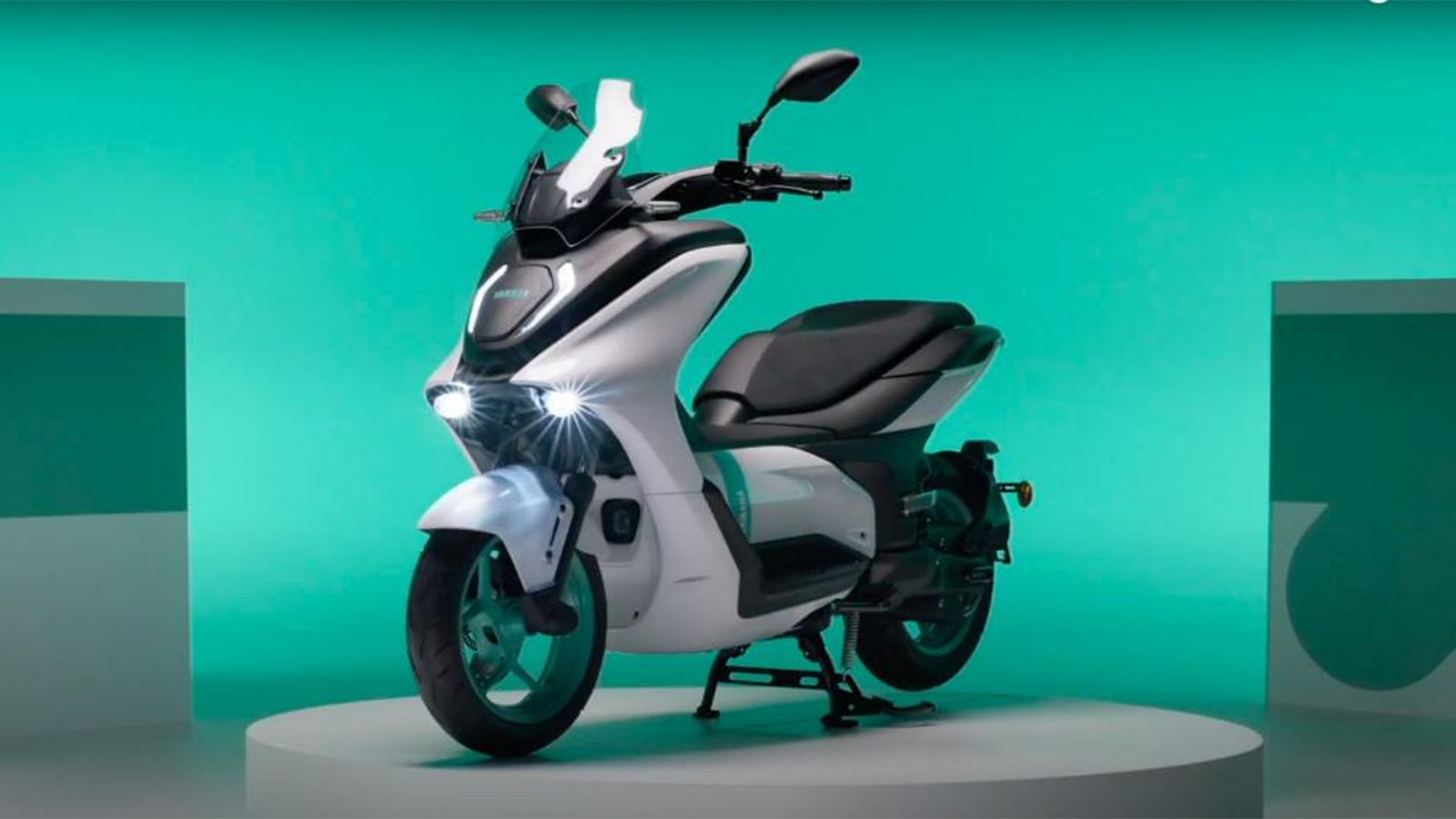 To, αντίστοιχο με scooter 125 κυβικών, ηλεκτρικό μοντέλο της Yamaha. 