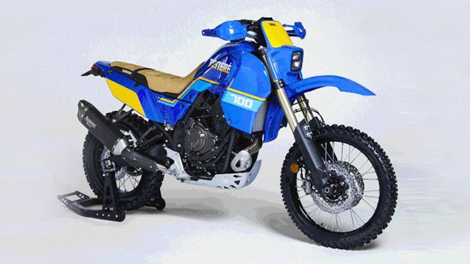 Μία Yamaha Tenere 700 εξοπλισμένη με το κιτ της Crispy Club.