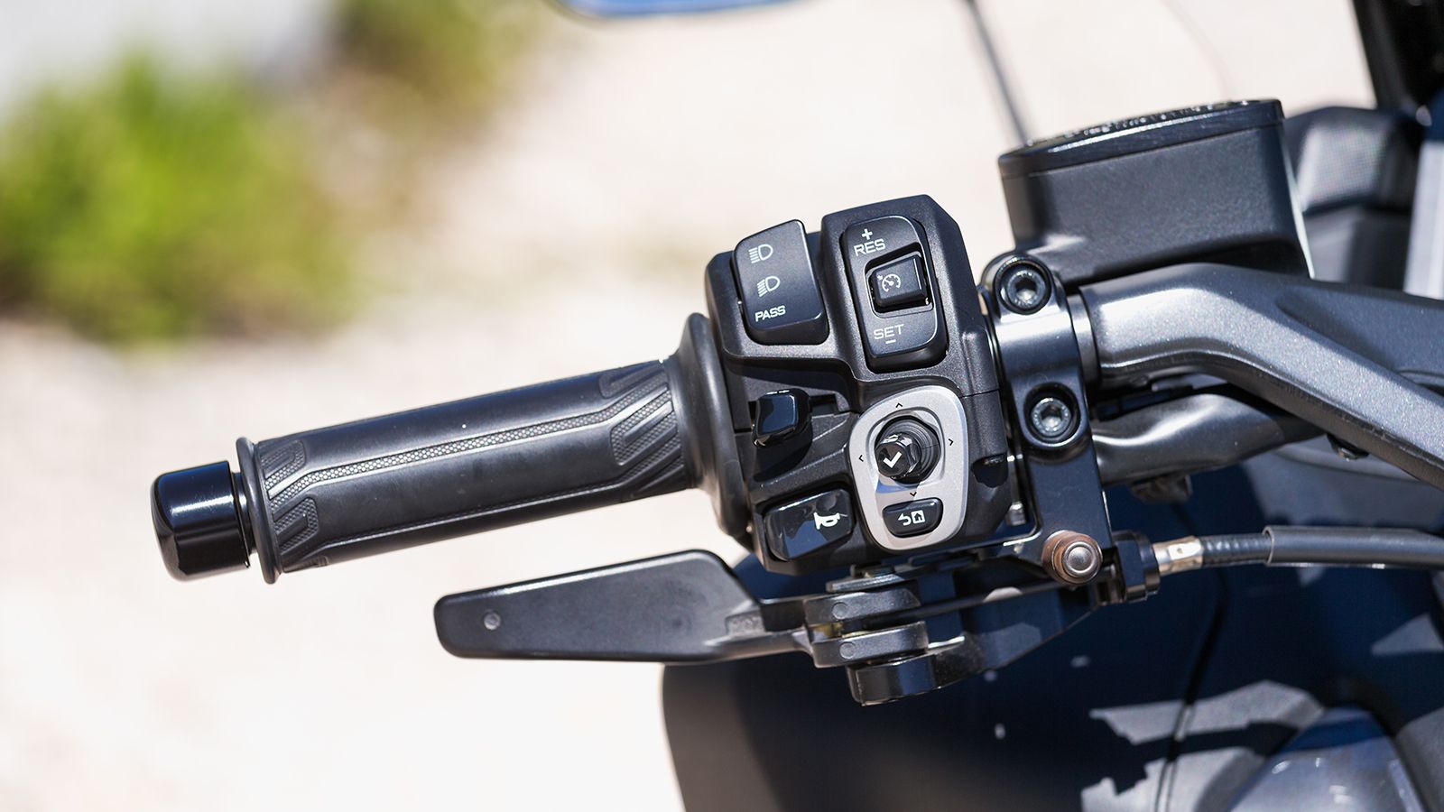 Η θερμαινόμενη λειτουργία σέλας και χειρολαβών επιτρέπει μετακινήσεις όλο τον χρόνο, ανεξαρτήτως καιρού, ενώ τα μεγαλύτερα μαρσπιέ βελτιώνουν την εργο