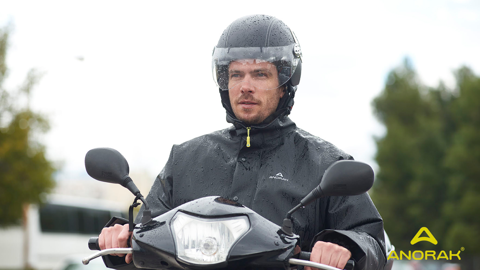 ANORAK: Συνώνυμο της αδιαβροχοποίησης